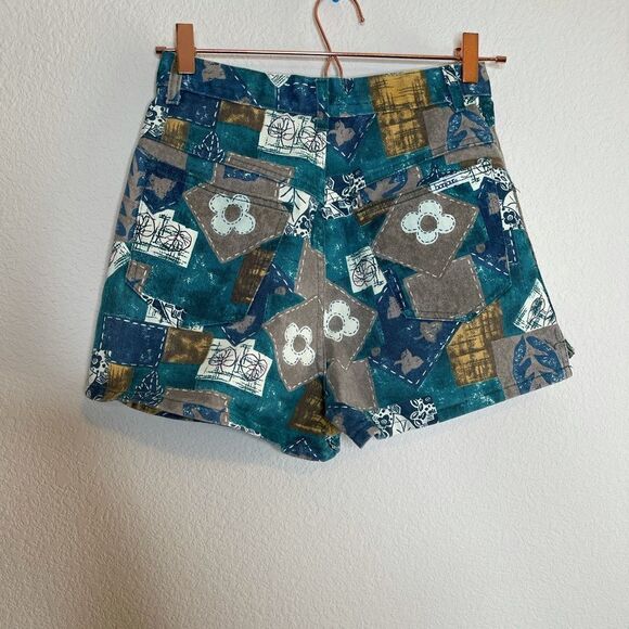 Vintage printed denim natural waist shorts - Picture 3 of 8